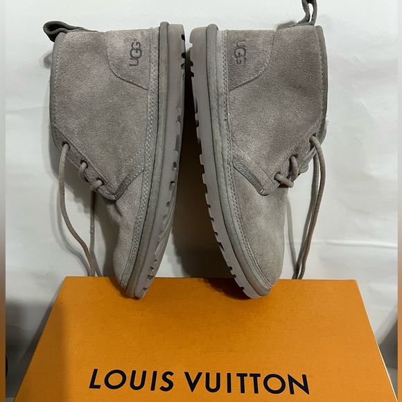 UGG - Picture 3 of 8